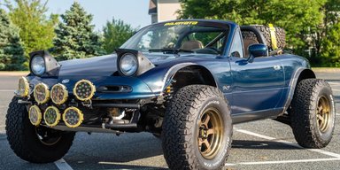 Знаменитий спорткар Mazda перетворили на брутальний позашляховик за $13 500 (фото)