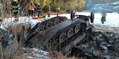 В Чехии перевернулся немецкий бронетранспортер времен Второй мировой: есть жертвы (фото)