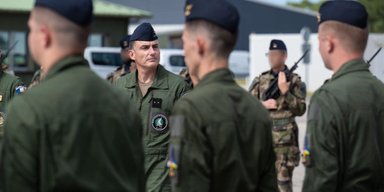 "Были помещены под колпак": пилоты ВСУ закончили обучение на самолетах Alphajet во Франции (фото)
