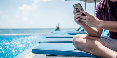Важный совет для владельцев смартфонов: что делать, если телефон перегрелся на солнце