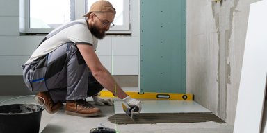 Чоловік вирішив "оновити" ванну під час відпустки коханої: усі кажуть одне й те саме (відео)