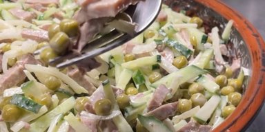Пальчики оближешь: рецепт салата с языком, горошком и огурцами