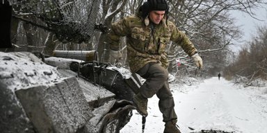 Штурмуют группами вдоль границы: в ЦПД прокомментировали "прорыв РФ" на Сумщине