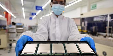 США выбирают производителей чипов из Китая, с которыми нельзя торговать, — Reuters