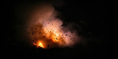 Гучні вибухи в Севастополі: місто атакували БПЛА і морські дрони, — соцмережі (фото)