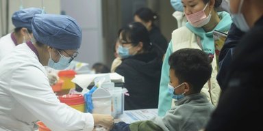 "13 171 випадок за день": у Китаї масово почастішали респіраторні захворювання серед дітей, — ЗМІ