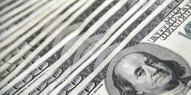 Найбагатші сім'ї світу скорочують частку доларів США у своїх інвестиціях — у Reuters дізналися причину