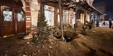 Росія обстріляла Одесу балістикою: біля елітного готелю утворилася величезна воронка (фото)