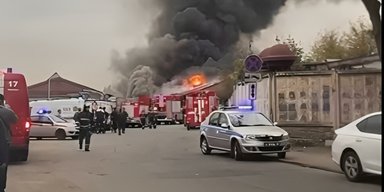 Горить 1500 квадратних метрів: у Москві на Комсомольській площі почалася пожежа (відео)