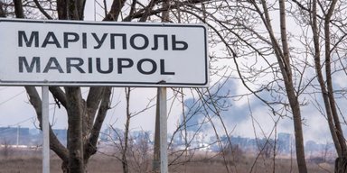 Уже более часа детонирует: в Мариуполе громко "прилетело" по базе оккупантов, — Андрющенко