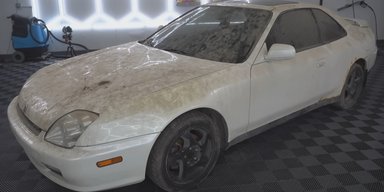 Старий спорткар Honda з 90-х уперше помили за 10 років (відео)