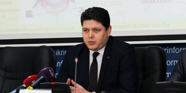 Надо подождать. Глава ГМС Максим Соколюк об очередях на получение загранпаспортов