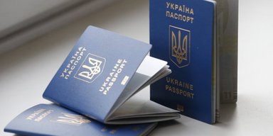 Заветный паспорт. Почему сотни иностранцев, имеющих право стать украинцами, не могут добиться гражданства