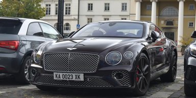 У Європі засвітився замаскований Bentley на київській реєстрації (фото)