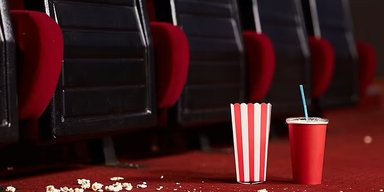 В кино — с попкорном и в защите: кинотеатры оказались в 14 раз грязнее обычного туалета
