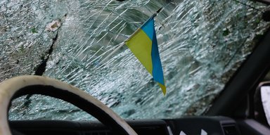 Осколок пробив дах машини: під час обстрілу Чернігова загинула поліціянтка (фото)