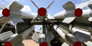 Дым возле Севастопольской бухты: Сальдо заявил о трех ракетах, летевших в Крым (фото)