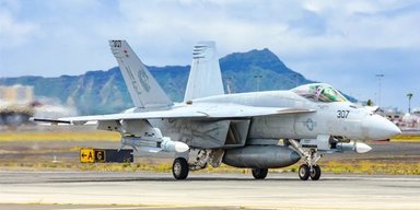 Летающая ПРО: истребители F/A-18 получили супер-дальнобойную ракету SM-6 (фото)