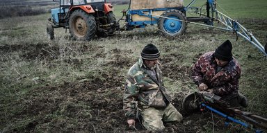 Снаряди, міни та трупи окупантів: чому відкриття ринку землі не дає результатів (відео)