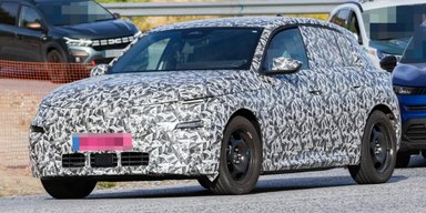 У мережі з'явилися фото прототипу Peugeot E-208, який вийде у 2027 році