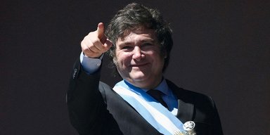 Экономит бюджет: новый президент Аргентины Милей хочет уволить всех госслужащих