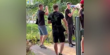 Свинячі голови на порозі: салон, який звільнив противницю "КиївПрайду", зіткнувся з погрозами