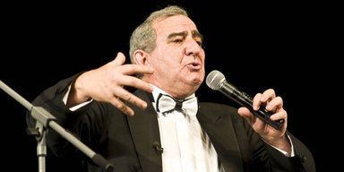 Две вещи разъединяют людей — идеология и религия, — Михаил Казиник