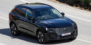 Новый Volvo XC60 впервые заметили на дорогах: как изменится премиальный кроссовер (фото)
