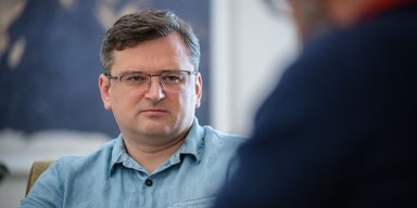 "Найкраща угода у світі": Кулеба закликав Захід дати Україні гроші та зброю (відео)