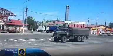 В Мариуполе увеличивается количество инженерной техники ВС РФ: что происходит (видео)