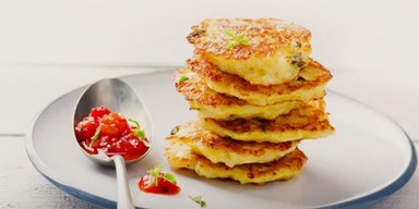 Корисно, але ситно: як приготувати томатні оладки