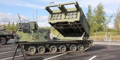 США намерены модернизировать системы M270 MLRS для запуска тактических ракет