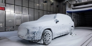 Доступный семейный кроссовер Mercedes показали на первых официальных фото