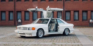 На аукціон виставили незвичний Mercedes W126 80-х із дверима типу "крило чайки" (фото)