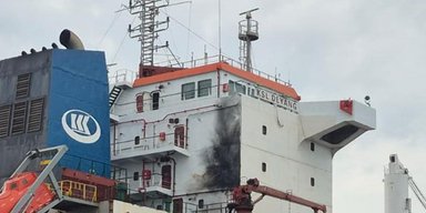 Удар ЗС РФ по китайському судну: у ВМС ЗСУ показали кадри наслідків