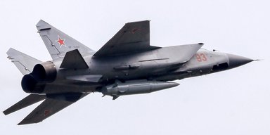 "Кинджали" орють поля під гімн України: Forbes пояснив, як ЗСУ відводять ракети РФ від цілей