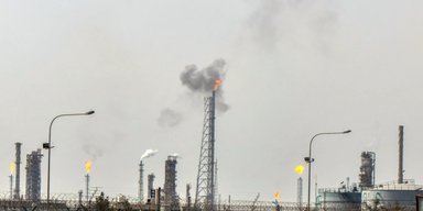 Иран дважды атаковал энергосистему Кувейта: часть районов перевели на питание от генераторов (видео)