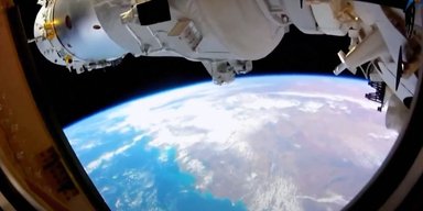 Наймолодший екіпаж космічної станції Китаю показав вид на Землю з космосу (відео)