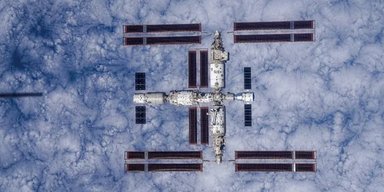Китайські астронавти доставили на Землю з космосу зразки унікальних експериментів (фото)
