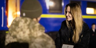 Прикордонники зробили сюрприз Анджеліні Джолі: зірка отримала особливий знак (фото)