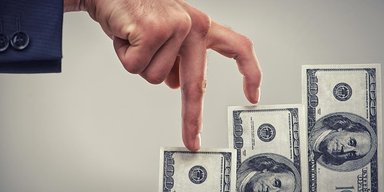 Сыграли на повышение. На кого равняются депутаты Верховной Рады, повысив себе зарплату