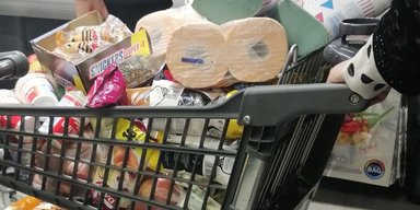 Курица, соль, макароны – что покупают киевляне в продуктовых (фото)