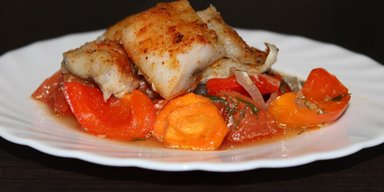 Как приготовить минтай с овощами на сковороде: получается очень вкусно
