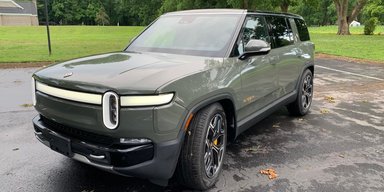 Замена крыла за $54000: электрокар Rivian поразил стоимостью ремонта после мелкого ДТП (фото)