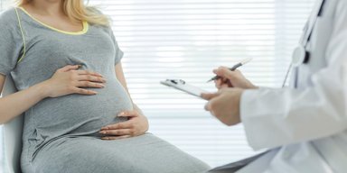 В Україні планують запровадити щомісячну допомогу вагітним: що відомо