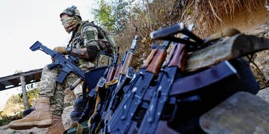 Семьи погибших на войне с РФ добровольцев получат до 15 млн гривен: Зеленский подписал закон