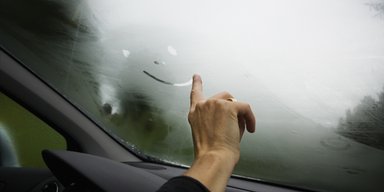 Як позбутися запотівання вікон в авто — найпростіший і найнезвичніший метод (відео)