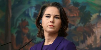 "ВС РФ будут на границе с Польшей": Бербок о последствиях прекращения поддержки НАТО Украины Украиной