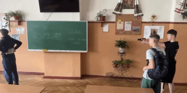 У Львові учні влаштували в школі стрілянину з пістолета: поліція розпочала перевірку (відео)