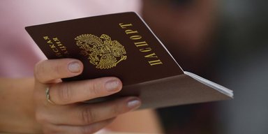 У всіх, хто без паспорта РФ: на Луганщині росіяни погрожують відбирати дітей у породіль, — ЦНС
